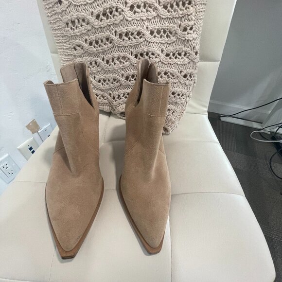 Vince Camuto Tan Suede Booties • Pull-On Western Ankle Boots Women’s size7.5M/38 - Picture 1 of 14